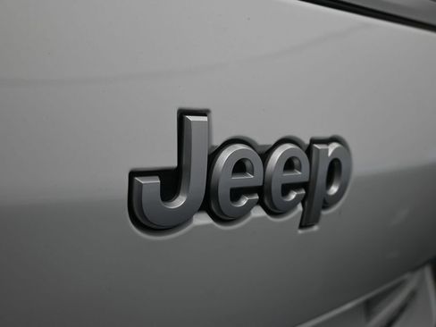 New 2025 Jeep Grand Cherokee L Limited image 34