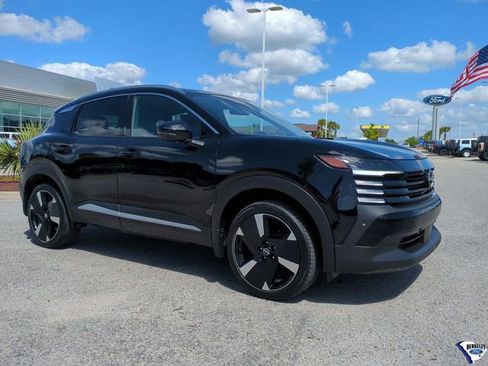 Used 2025 Nissan Kicks SR w/ SR Premium Package image 1