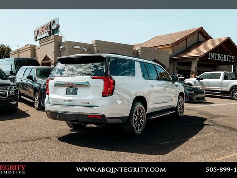 Used 2024 GMC Yukon XL AT4 AWD/4WD image 7