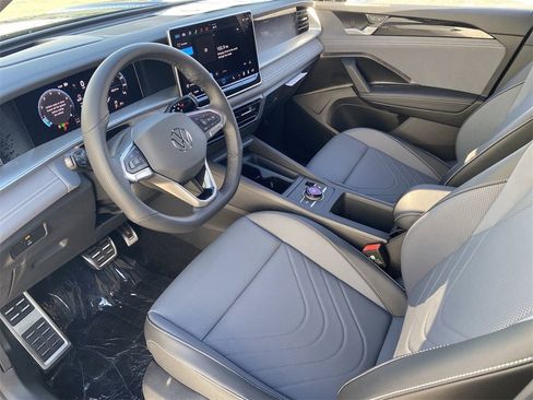 New 2026 Volkswagen Tiguan SE R-Line image 14