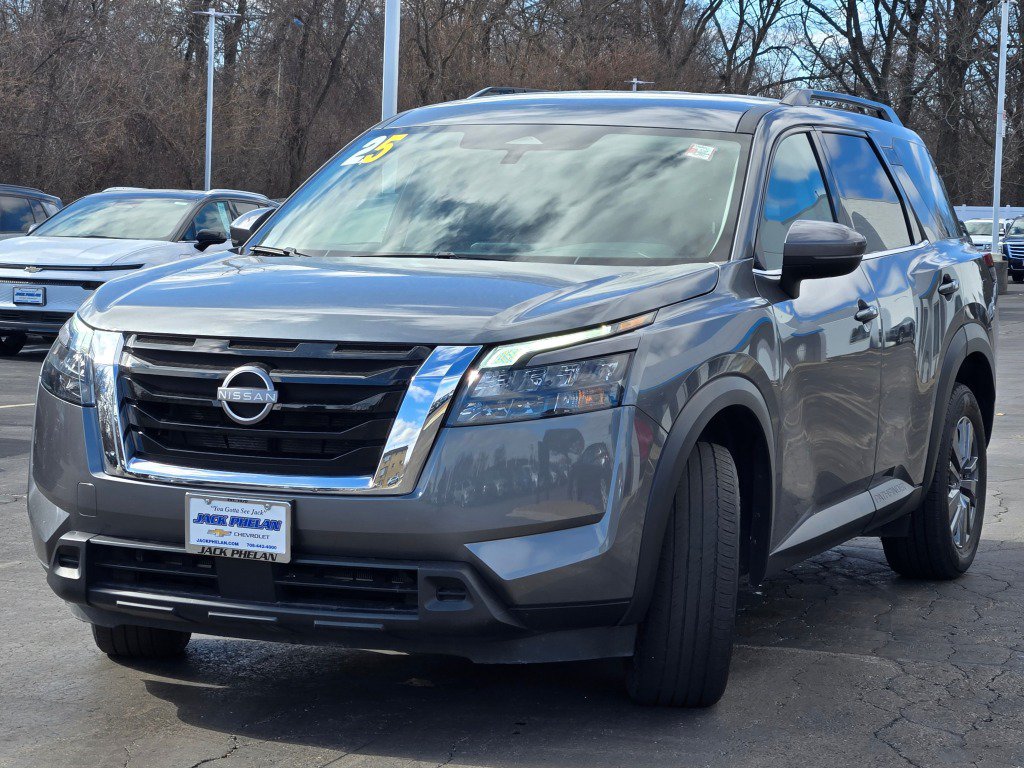 Used 2025 Nissan Pathfinder SV AWD/4WD image 5