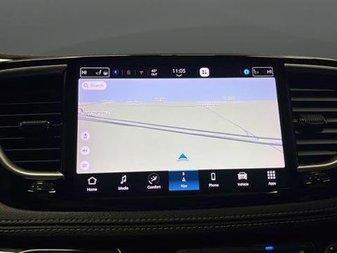 Used 2023 Chrysler Pacifica Limited w/ Uconnect Theater Family Group FWD image 15