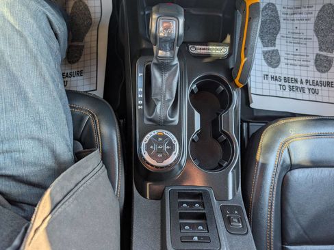 Used 2022 Ford Bronco Badlands image 18