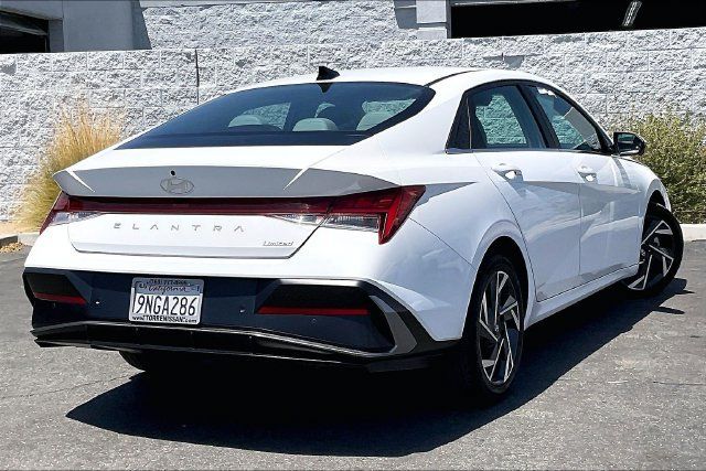 Used 2024 Hyundai Elantra Limited FWD image 13