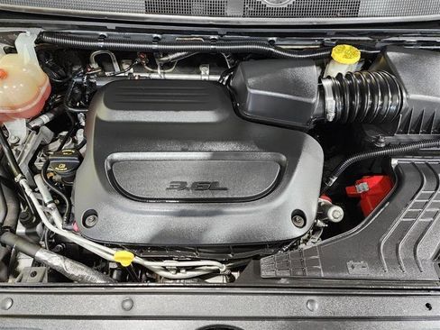 Used 2020 Chrysler Pacifica Touring w/ S Appearance Package FWD image 31