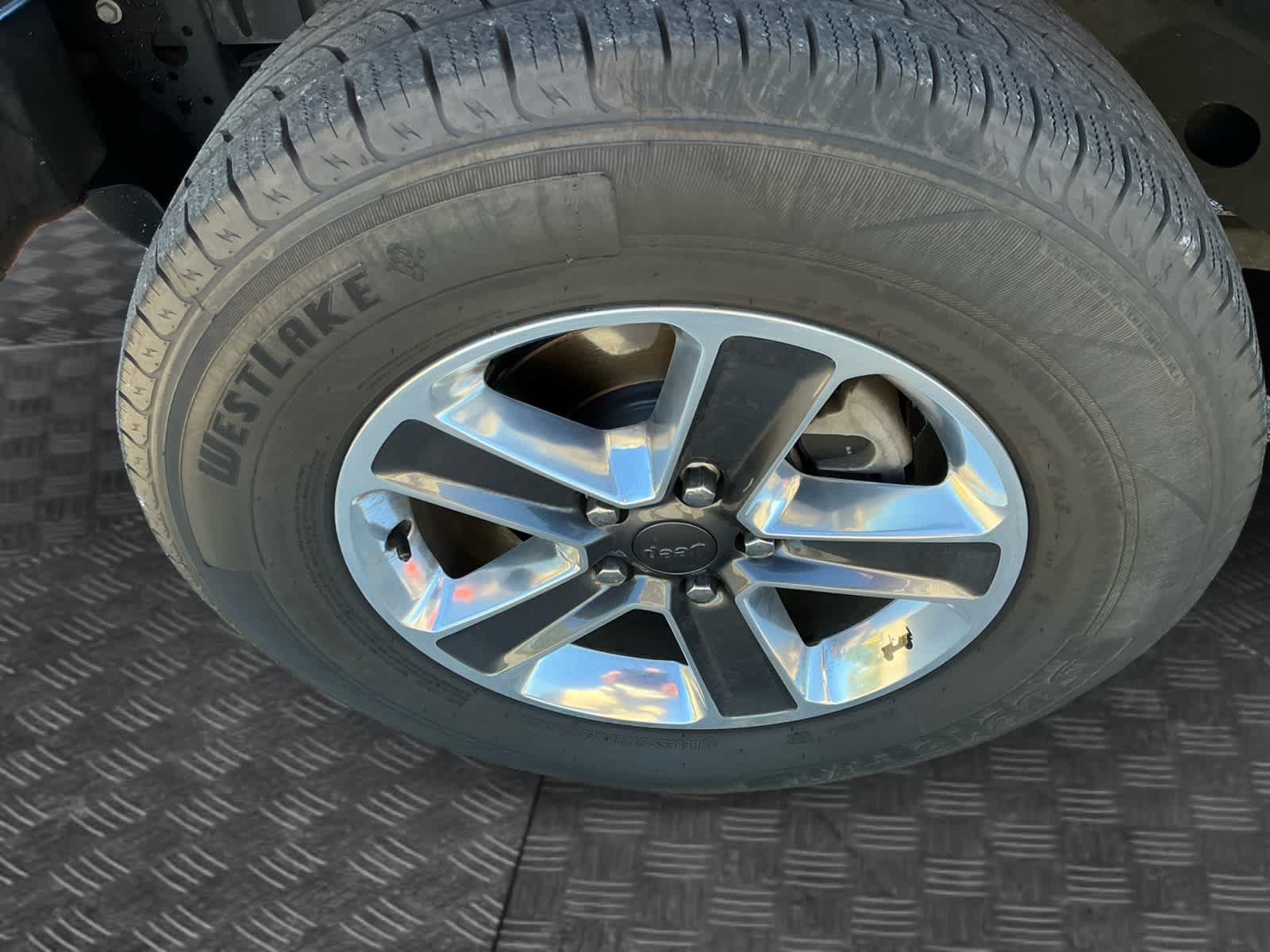 Used 2019 Jeep Wrangler Unlimited Sahara AWD/4WD image 14