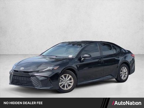 Used 2025 Toyota Camry LE w/ Convenience Package FWD image 1