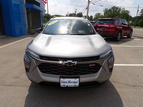 Certified 2024 Chevrolet Trax RS w/ Sunroof Package FWD image 8
