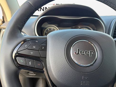 Used 2023 Jeep Cherokee Altitude Lux image 25