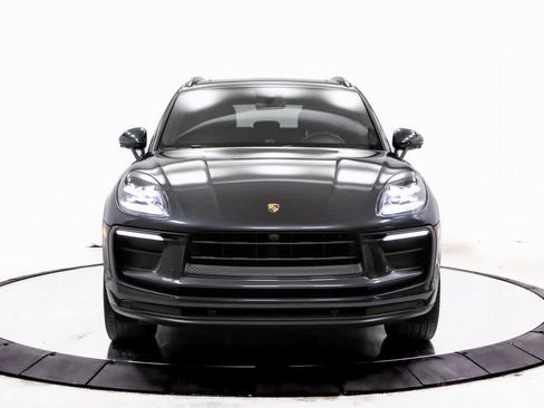 Certified 2022 Porsche Macan image 10