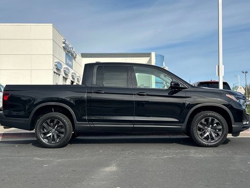 Used 2025 Honda Ridgeline Sport image 2
