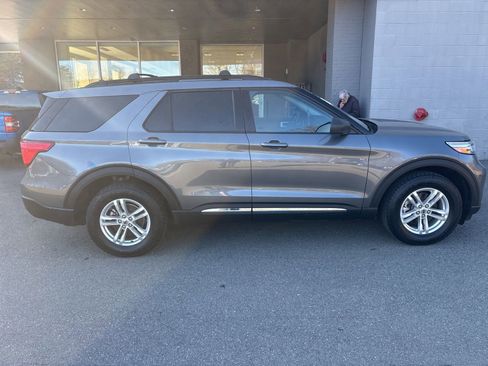 Certified 2022 Ford Explorer XLT w/ Equipment Group 202A AWD/4WD image 6