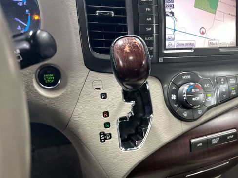 Used 2012 Toyota Sienna Limited w/ Premium Pkg AWD/4WD image 23