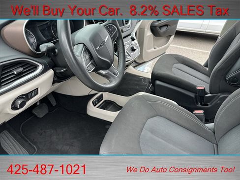 Used 2022 Chrysler Voyager LX FWD image 24