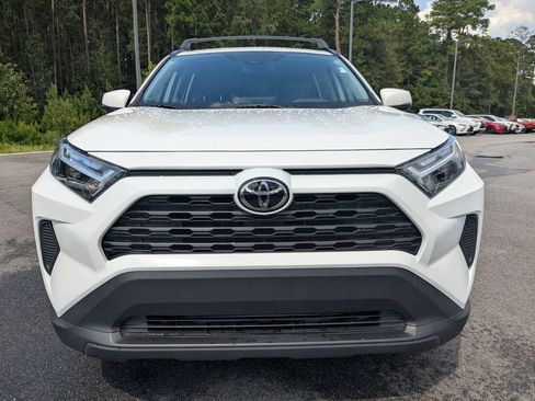 Used 2022 Toyota RAV4 XLE AWD/4WD image 7