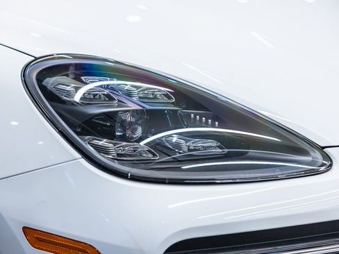 Certified 2023 Porsche Cayenne Platinum Edition w/ Premium Package Plus image 14