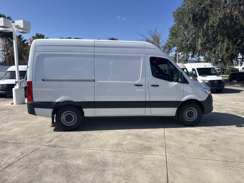 Used 2024 Mercedes-Benz Sprinter 2500 image 2