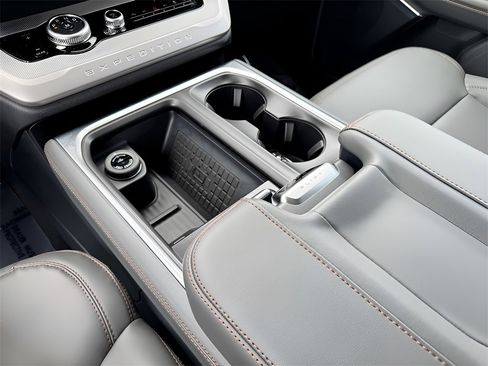 New 2025 Ford Expedition Active image 19