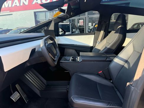 Used 2024 Tesla Cybertruck AWD Crew Cab image 14