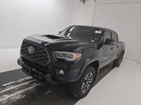 Used 2022 Toyota Tacoma TRD Sport w/ TRD Premium Sport Package AWD/4WD image 4