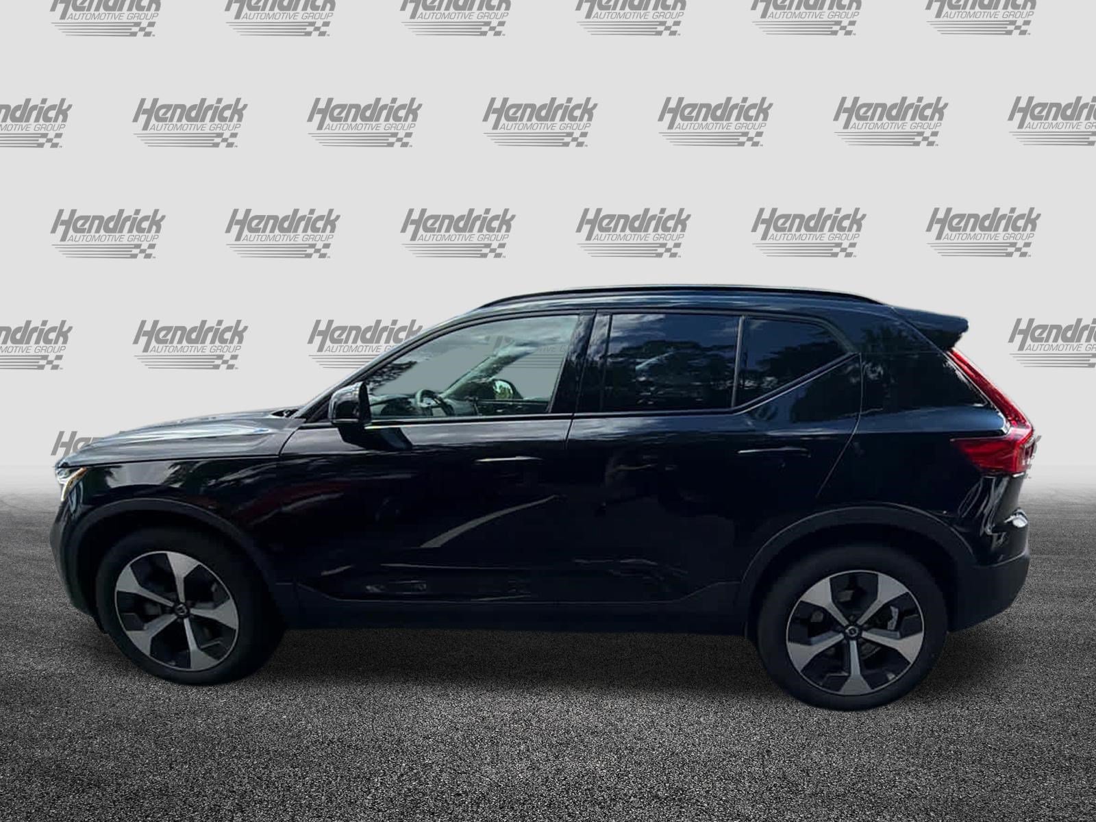 Used 2025 Volvo XC40 B5 Plus AWD/4WD image 10