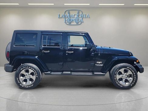Used 2018 Jeep Wrangler Unlimited Sahara AWD/4WD image 6