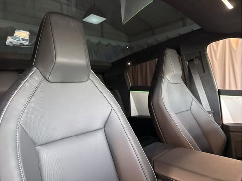 Used 2024 Tesla Cybertruck AWD Crew Cab image 13