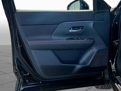 New 2026 Nissan Kicks SR w/ SR Premium Package FWD image 13