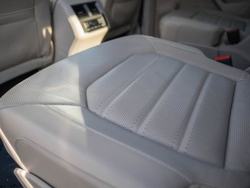 Used 2018 Volkswagen Atlas SEL Premium image 34