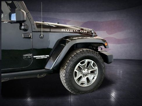 Used 2013 Jeep Wrangler Unlimited Rubicon w/ Connectivity Group AWD/4WD image 10