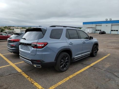 Used 2025 Honda Pilot Touring image 4