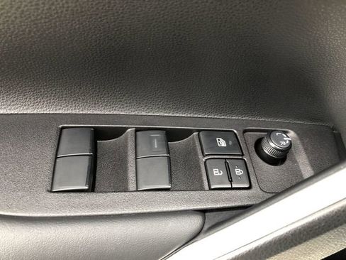 Used 2026 Toyota Corolla Cross SE image 13