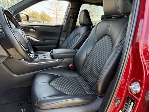 Used 2024 Toyota Highlander XSE image 27