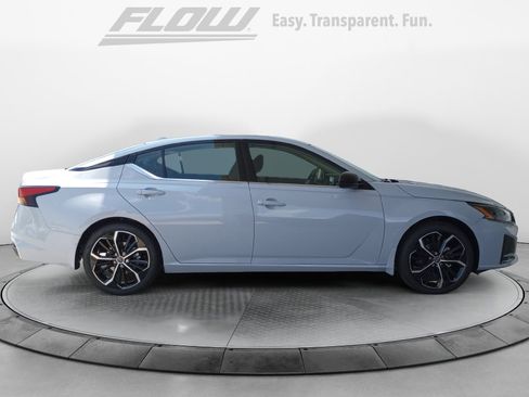 New 2025 Nissan Altima 2.5 SR image 8