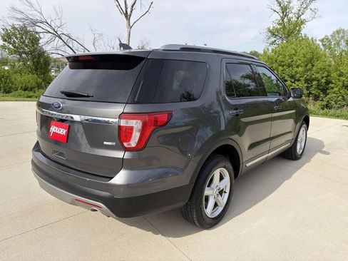 Used 2016 Ford Explorer XLT w/ Equipment Group 202A AWD/4WD image 8