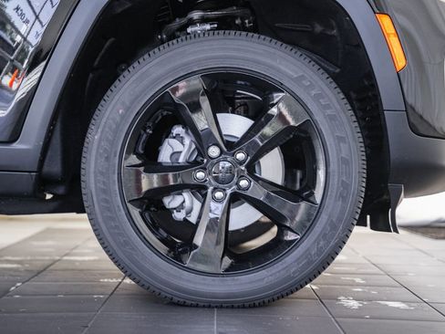 New 2025 Jeep Grand Cherokee Altitude image 16