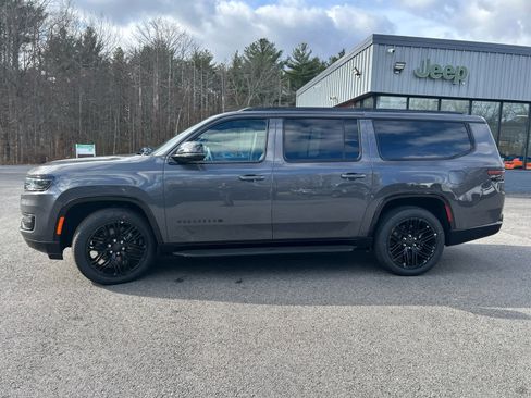 New 2025 Jeep Wagoneer L Series II w/ Premium Group I image 17