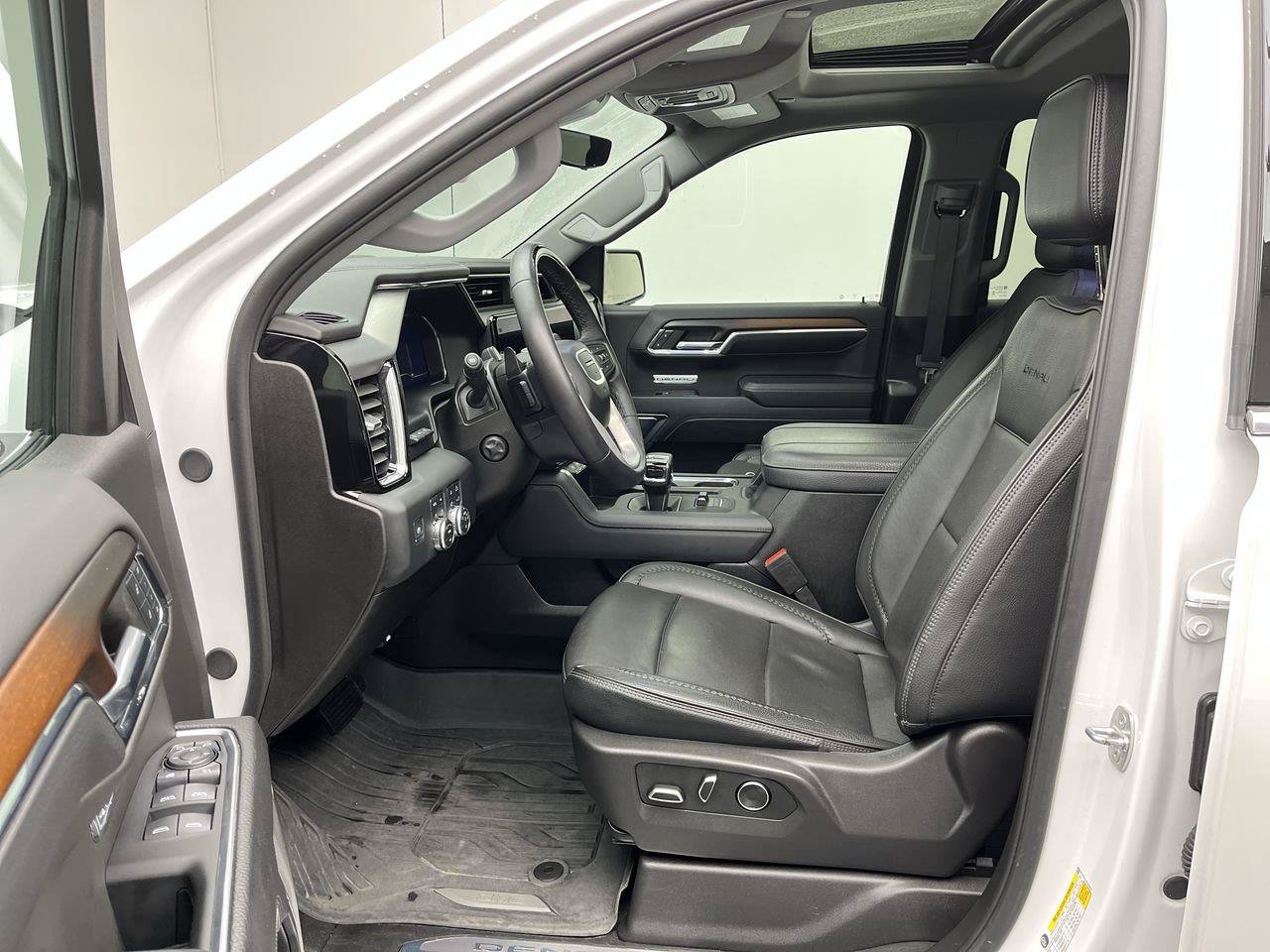 Certified 2024 GMC Sierra 1500 Denali AWD/4WD image 3