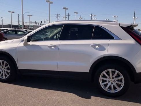 Used 2023 Cadillac XT4 Luxury w/ Cold Weather Package AWD/4WD image 7