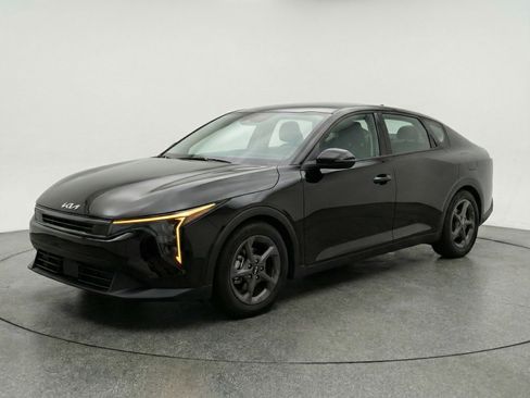 Used 2025 Kia K4 LXS image 3