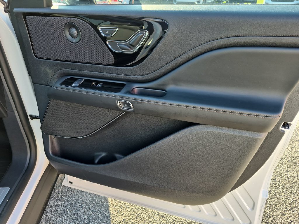 Used 2025 Lincoln Aviator AWD w/ Equipment Group 101A image 33
