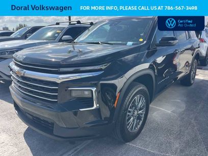 Used 2025 Chevrolet Traverse LT