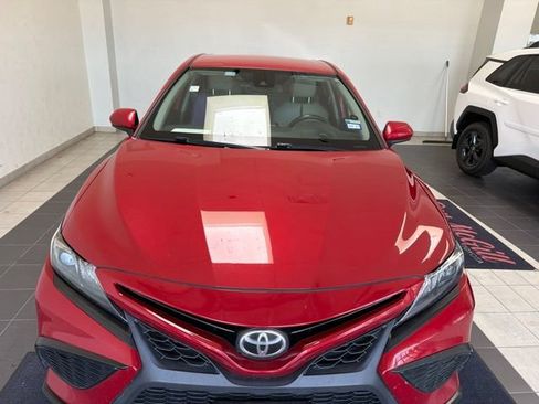 Used 2021 Toyota Camry SE FWD image 3