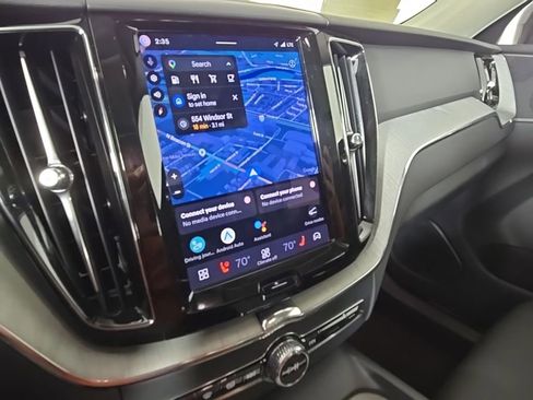 Certified 2025 Volvo XC60 B5 Plus image 25