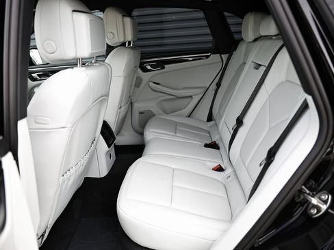 New 2026 Porsche Macan image 30