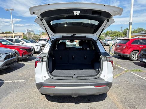 Used 2025 Chevrolet Equinox LT AWD/4WD image 30