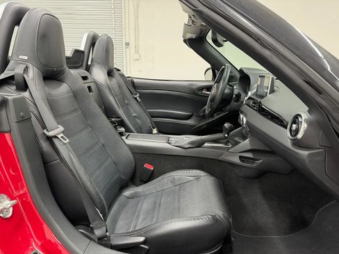 Used 2017 FIAT 124 Spider Lusso RWD image 11
