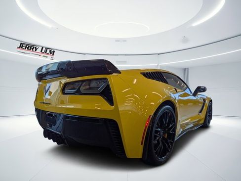 Used 2016 Chevrolet Corvette Z06 w/ 3LZ Preferred Equipment Group image 2