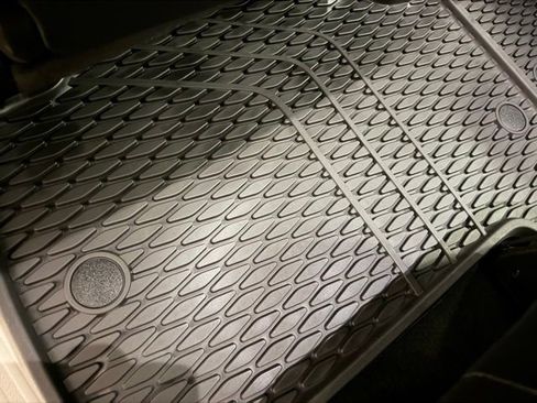 Used 2024 Chrysler Pacifica Touring-L w/ Road Tripper Package image 20