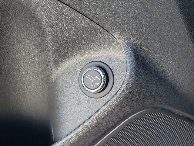 Used 2023 Buick Encore GX Select w/ Sport Touring Package FWD image 19
